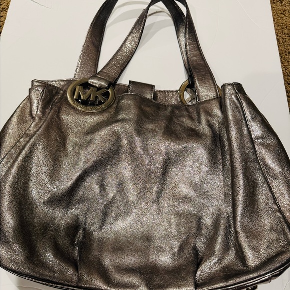 Vintage Michael Kors Fulton metallic silver bag in excellent used condition. - Picture 2 of 8